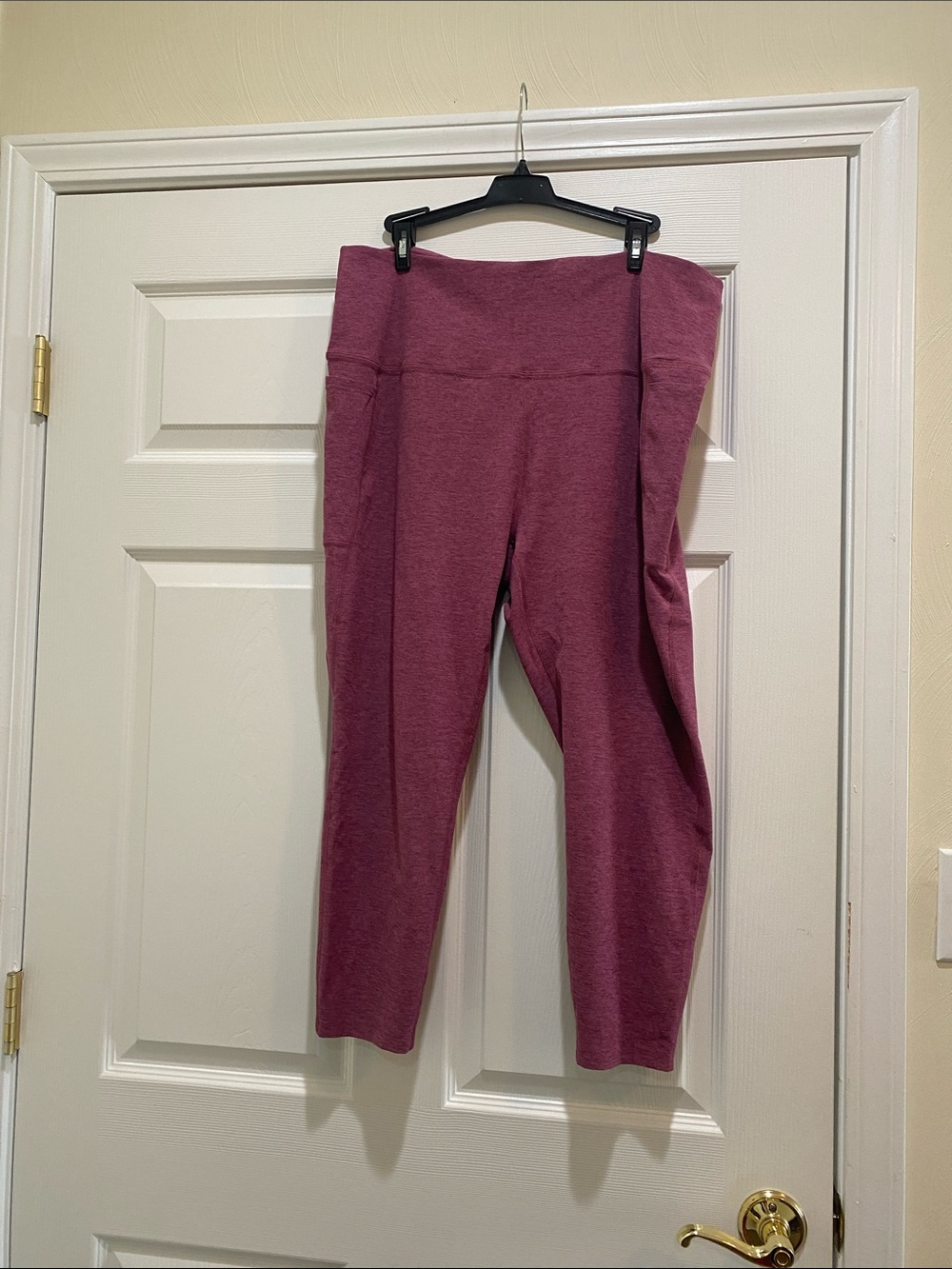 Beyond Yoga Cropped Leggings in Plum Heather